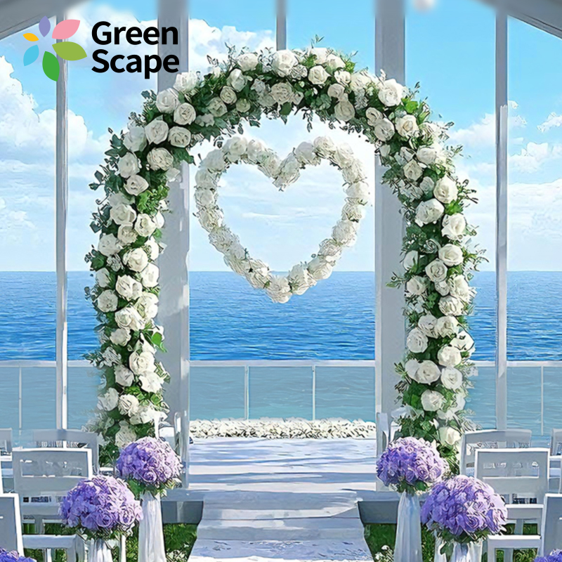 The European-style carved wedding arch is full of retro charm, highlighting the luxurious and elegant style of the wedding