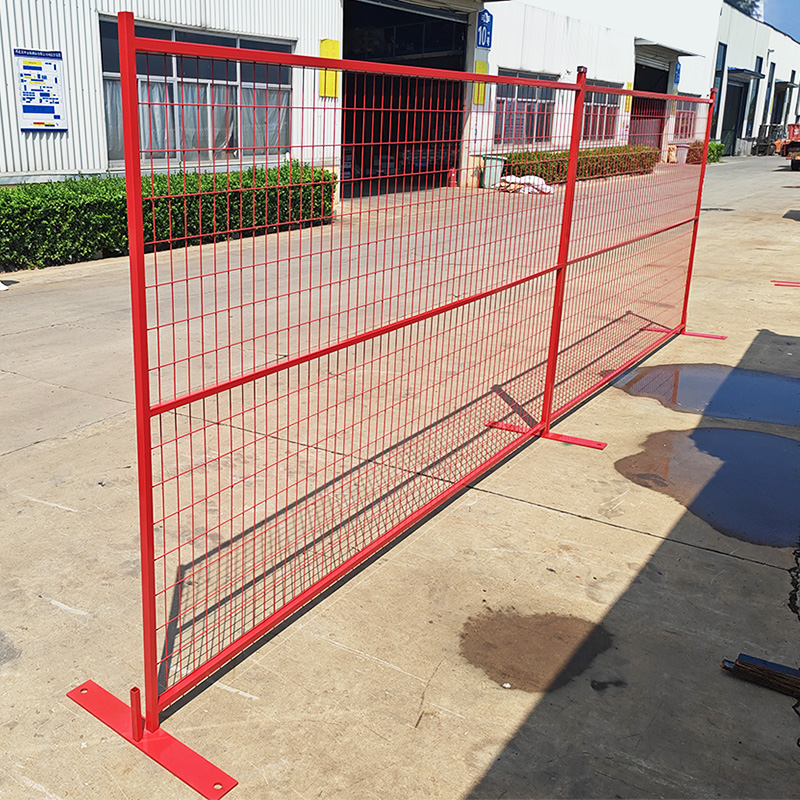 Red temporary mobile guardrail net, facilitating the safe isolation of the site
